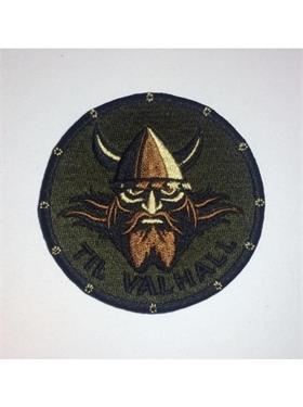 {{photo.Alt || photo.Description || 'Шеврон В Вальхаллу Викинг на щите'}}